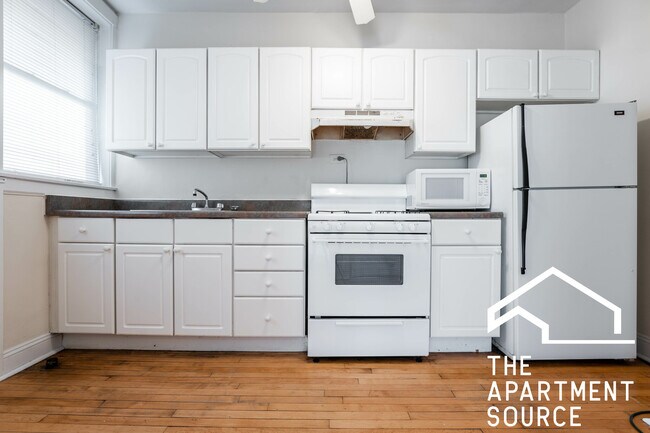 Building Photo - 1947 W Winnemac Ave