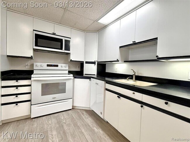 Building Photo - 875 GreenView Ct