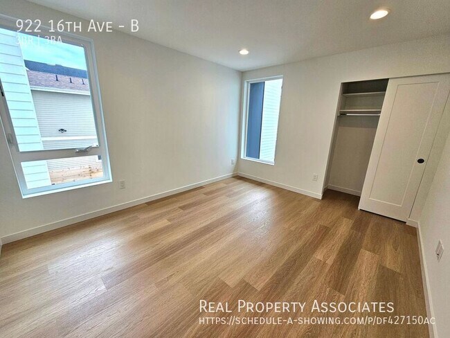 Building Photo - 922 16th Ave