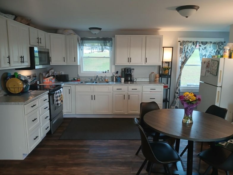 Building Photo - 2314 N Penryn Rd