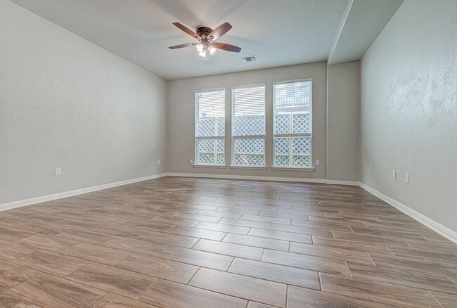 Building Photo - 8816 Blaze Dr