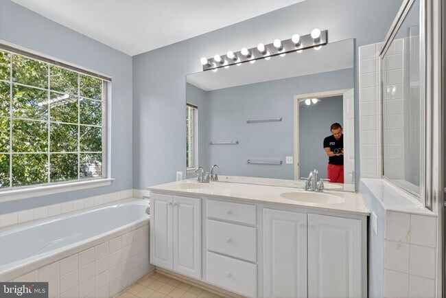 Building Photo - 1055 Lexus Way