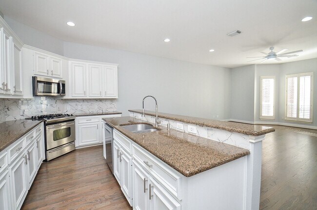 Building Photo - 1016 Studer St