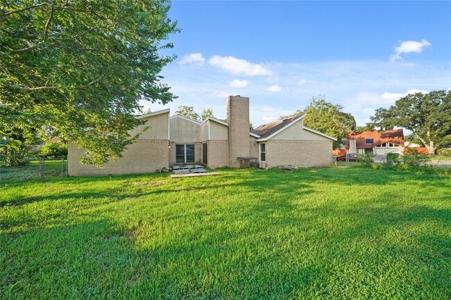 Building Photo - 1606 Stone Lake Dr