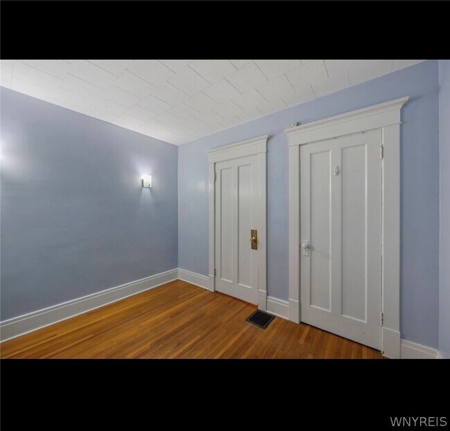 Building Photo - 122 Stratford Rd