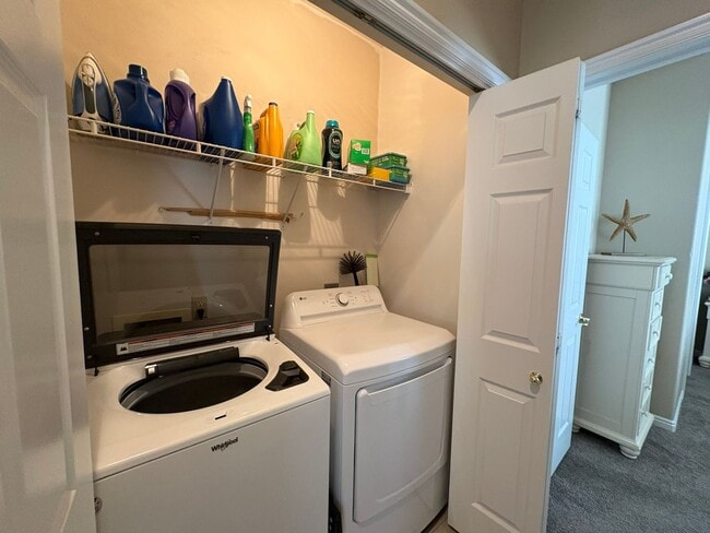 Building Photo - Cute townhome for rent