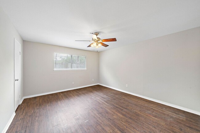 Building Photo - Spacious 3-Bedroom, 2-Bath Home with Moder...
