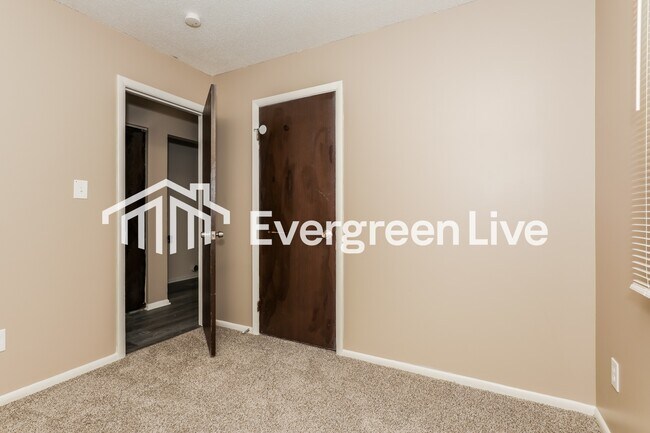 Building Photo - 4431 Greenmeadow Ct