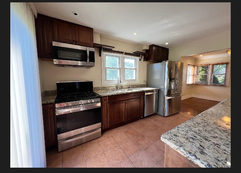 Kitchen - 8431 W 135th St