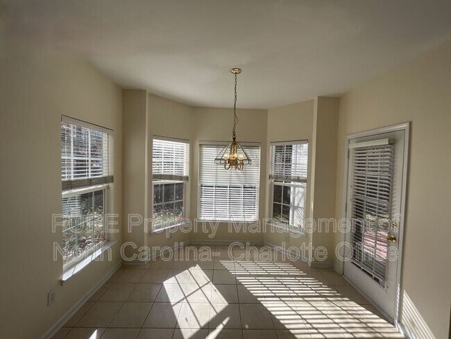 Building Photo - 12424 Kane Alexander Dr