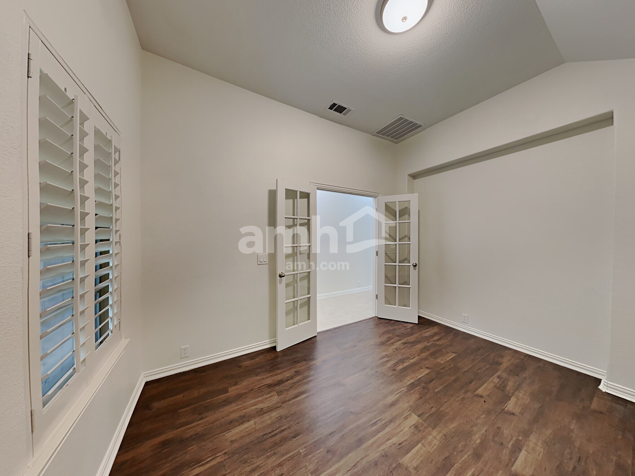 Building Photo - 105 Broken Arrow St