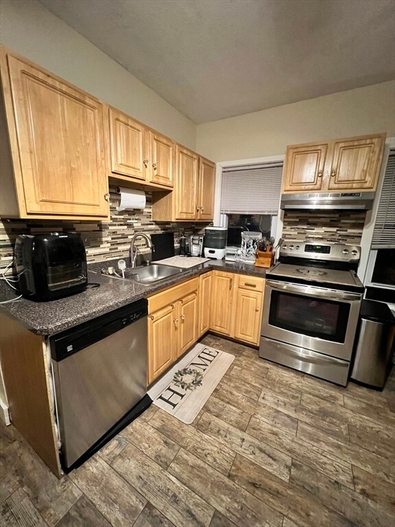 Building Photo - 74 Weston St