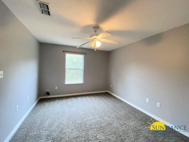 Building Photo - Lovely 4 Bedroom Home in Ridgecrest Subdivision