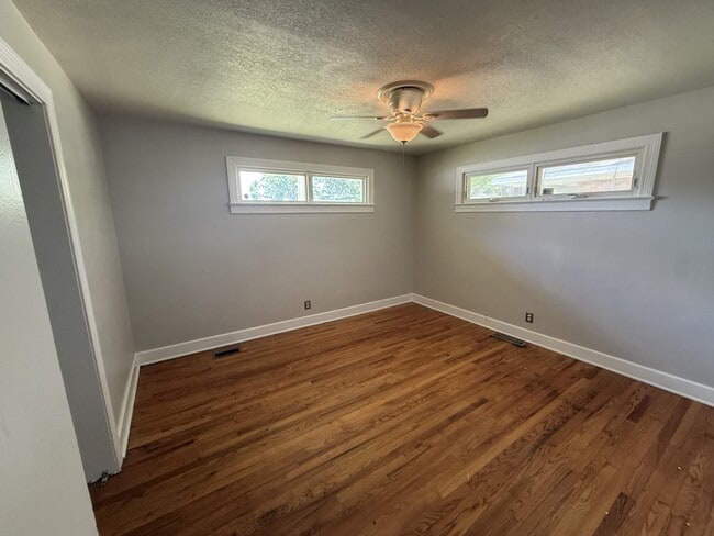 Building Photo - 2500 E 3rd St