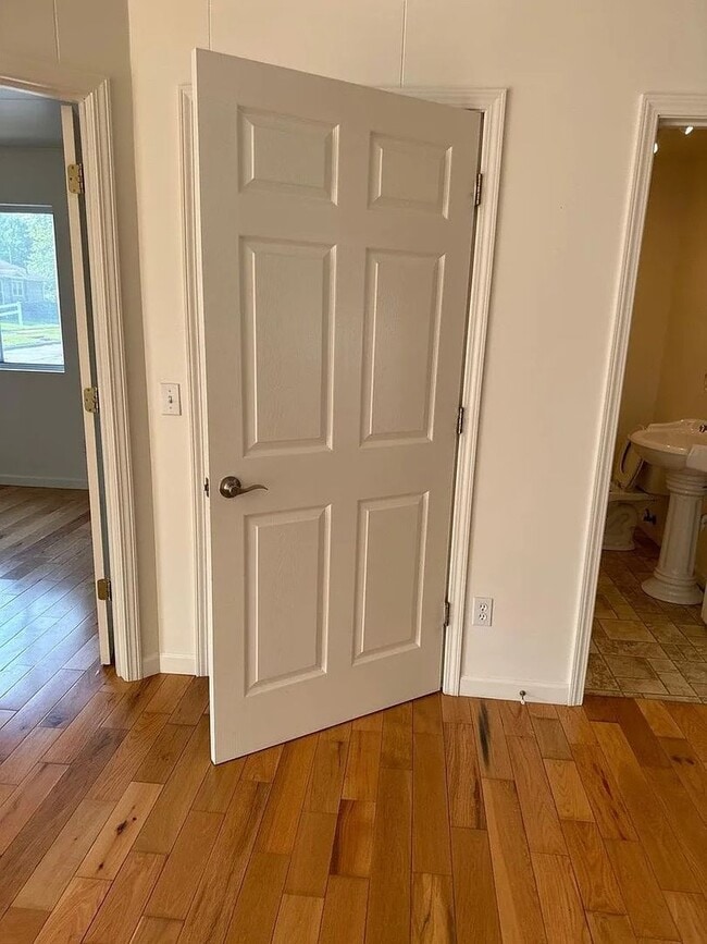 Building Photo - 701 N Florence St