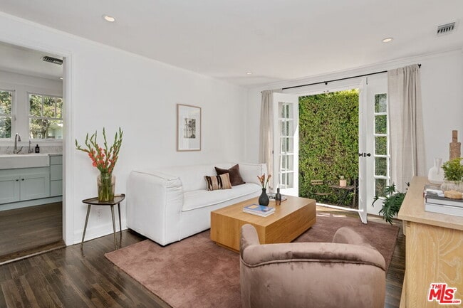 Building Photo - 234 N Ridgewood Pl