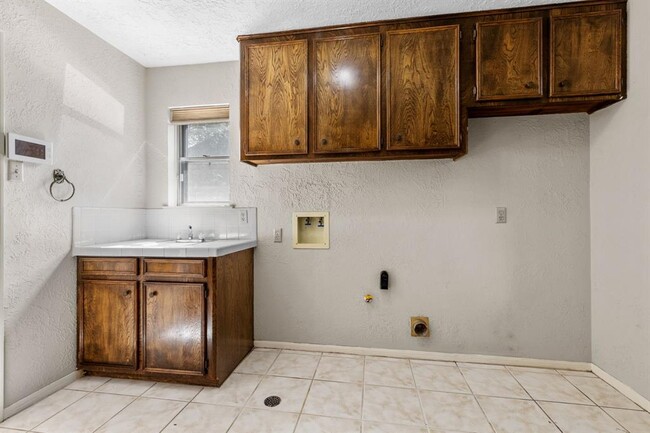 Building Photo - 4010 Paraguay Cir