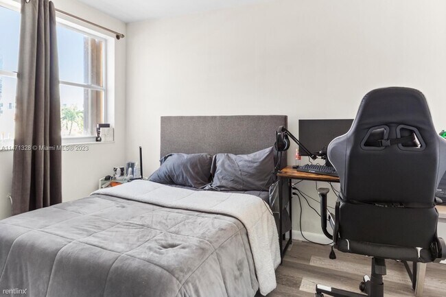 Building Photo - 2 br, 2.5 bath House - 8530 NW 3rd Ln # 411