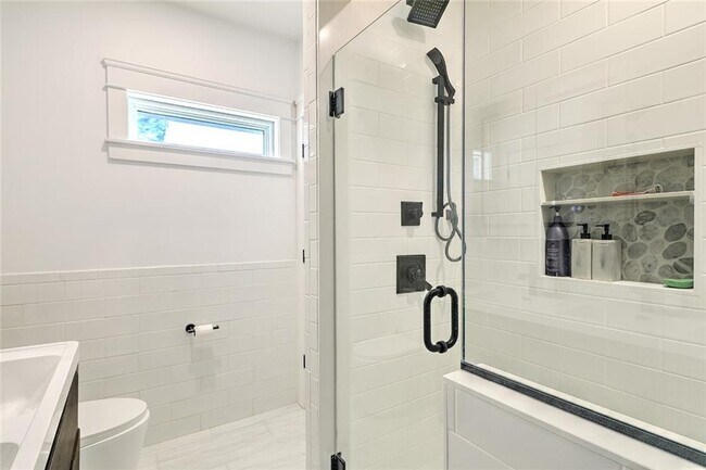 Building Photo - 310 Elmgrove Ave