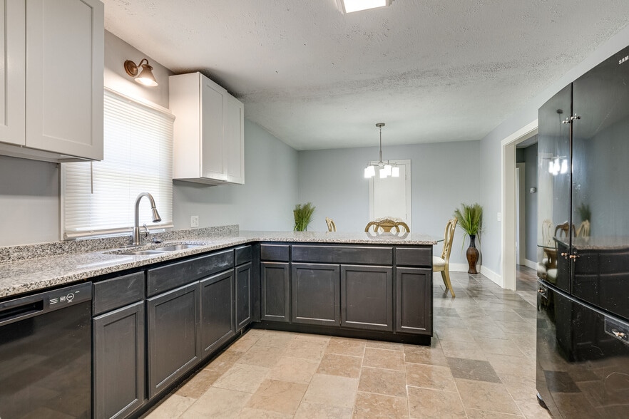 Building Photo - 279 Stones River Rd