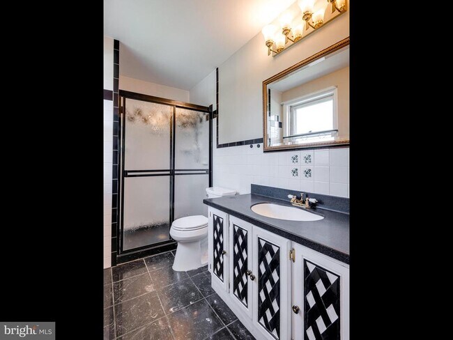 Building Photo - 612 Bough Rd