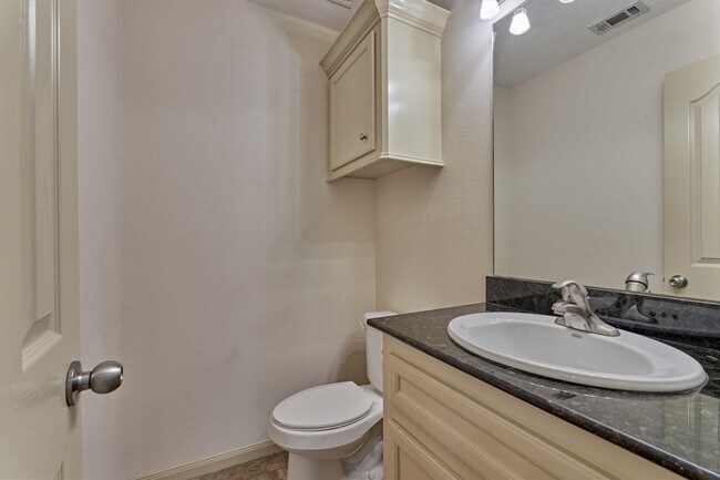 Building Photo - 13511 Summer Hill Dr