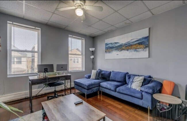 Building Photo - 128 W 20th St