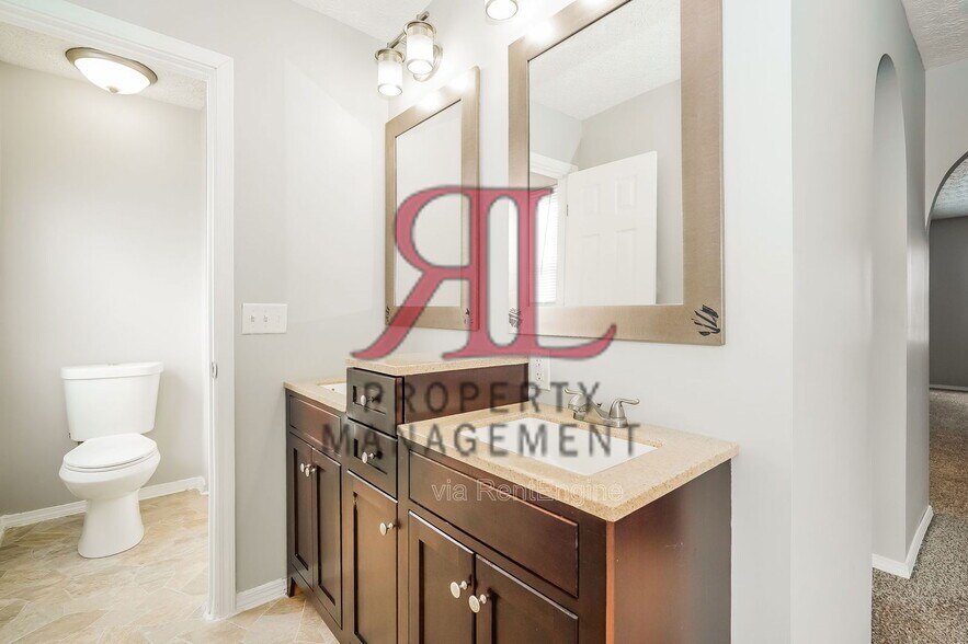 Building Photo - 26 E Woodfield Dr