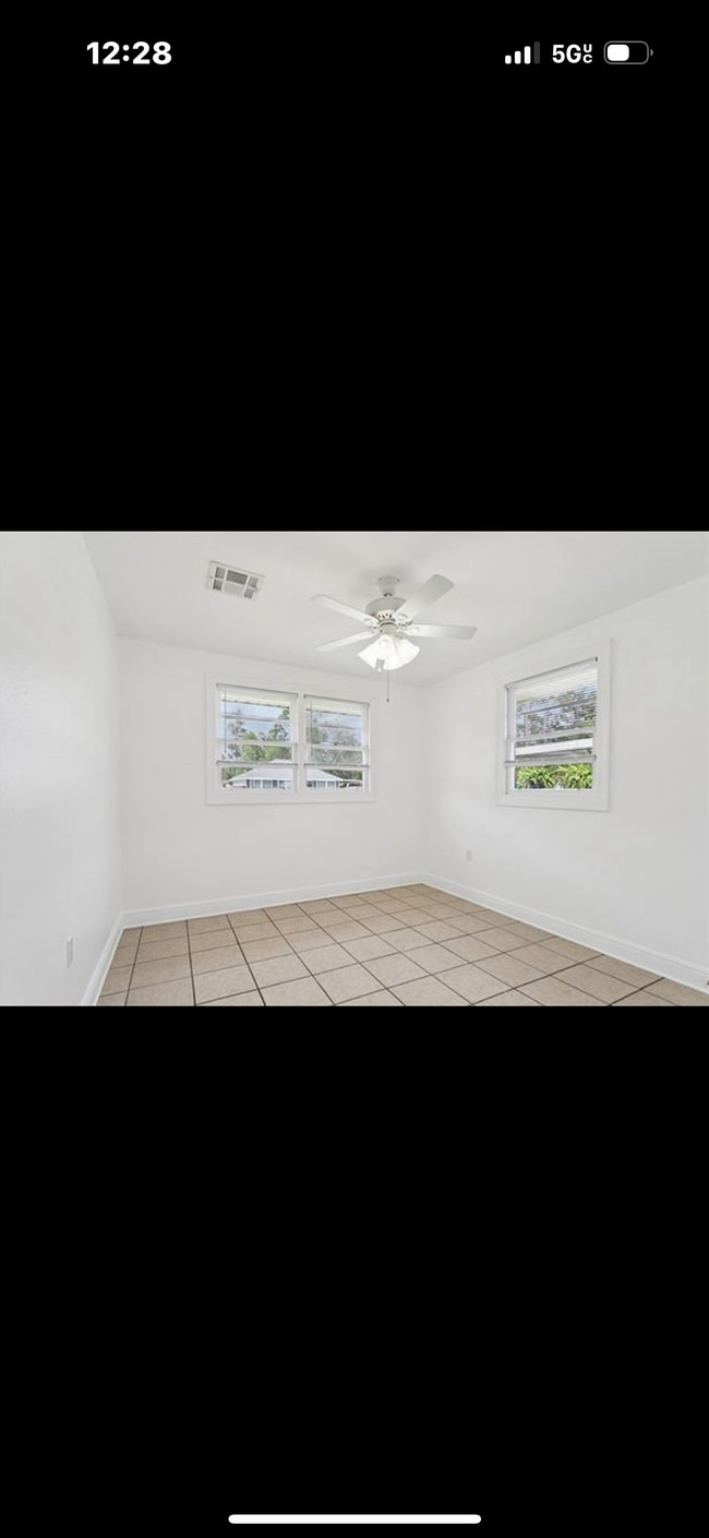 Building Photo - 347 Olive Dr