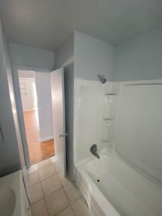 Building Photo - Cozy 3 Bedroom Home