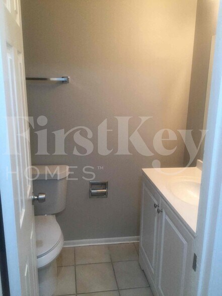 Building Photo - 202 SW Reynolds Ave