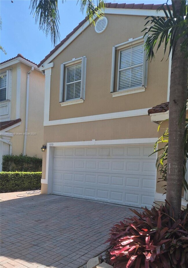 Building Photo - 1810 Sweetbay Way