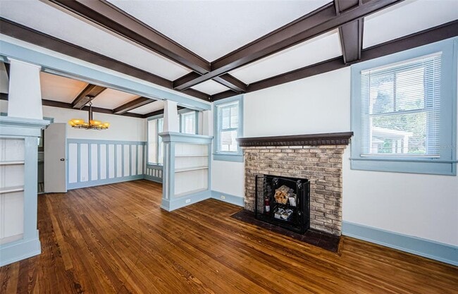 Building Photo - 620 Earle Ave N