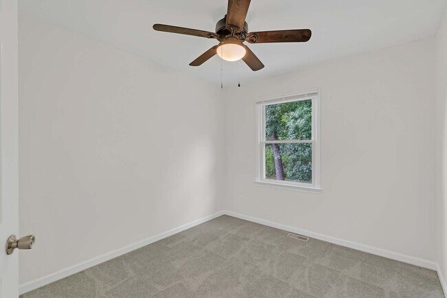 Building Photo - 105 Choisy Crescent