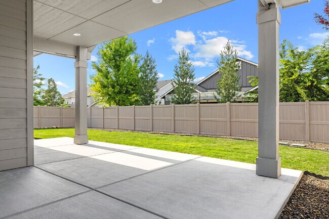 Building Photo - Beautiful split bedroom floorplan in the Sky Mesa Community!