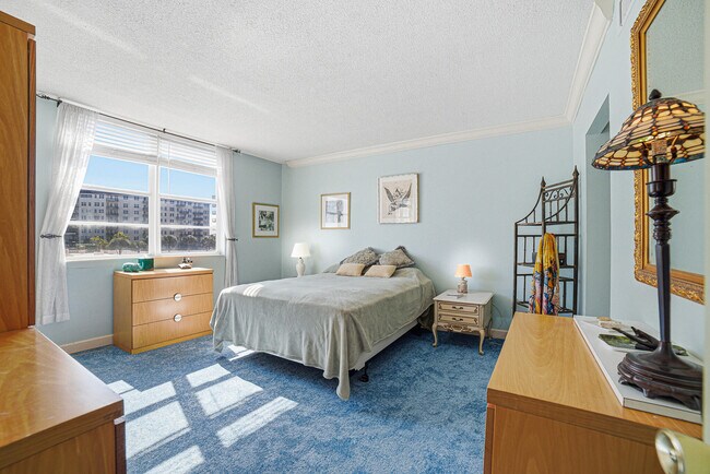 Building Photo - 3450 S Ocean Blvd