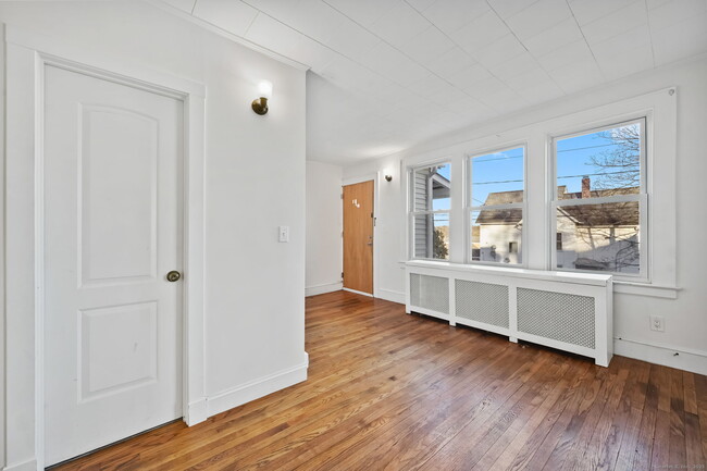 Building Photo - 8 Smith St