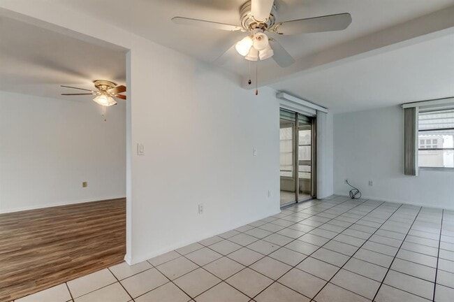 Building Photo - 3735 Mynabird Dr