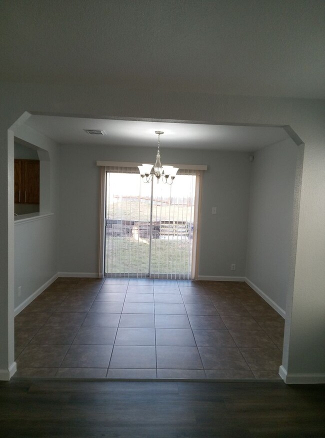 Building Photo - For Rent: Spacious 3-Bedroom Home in San A...