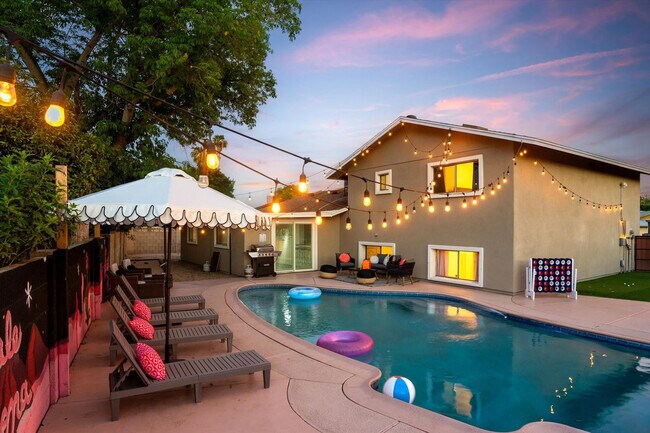 Building Photo - 5747 N 48th Ln