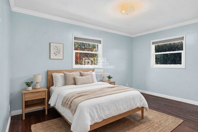 Building Photo - 1425 W Woodcrest Ave