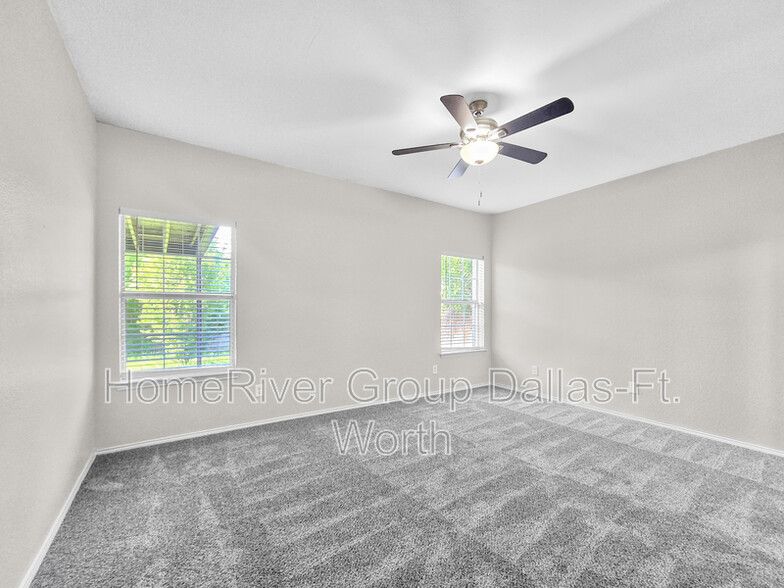 Building Photo - 2215 Green Mere Dr