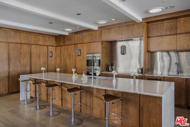 Building Photo - 2105 E Balboa Blvd