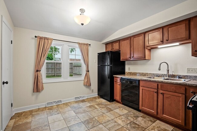 Interior Photo - zThackeray Trail Estates