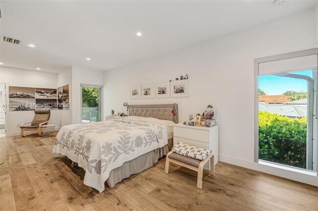 Building Photo - 0 Shore Dr W