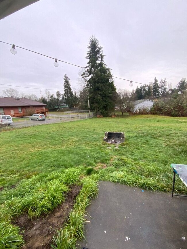 Building Photo - Lakewood/ Steilacoom area 2bdr 1 bath dupl...