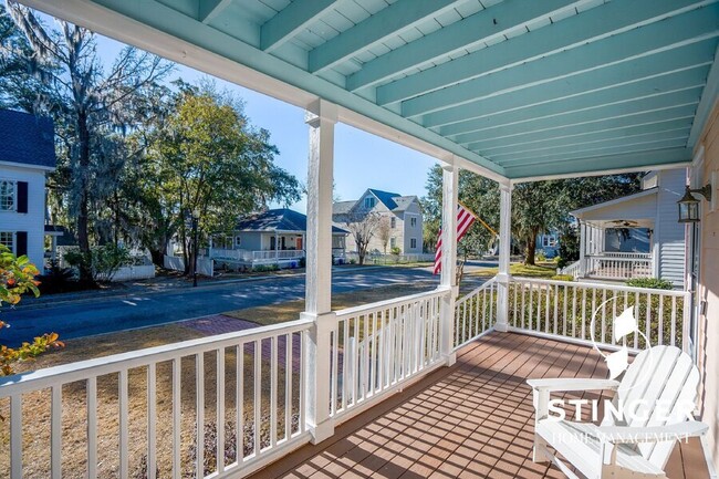 Building Photo - 4 Bedroom / 3.5 Bathroom Home For Rent in ...