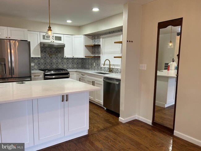 Building Photo - 1617 Bryant Rd