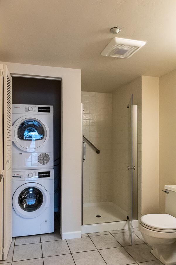 Bathroom 2 - Full Bath with laundry - 500 N St
