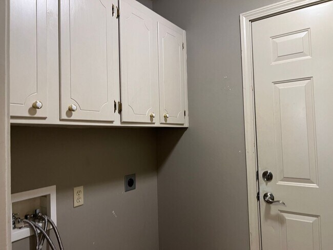 Building Photo - Close to Barksdale Air Force Base... You d...